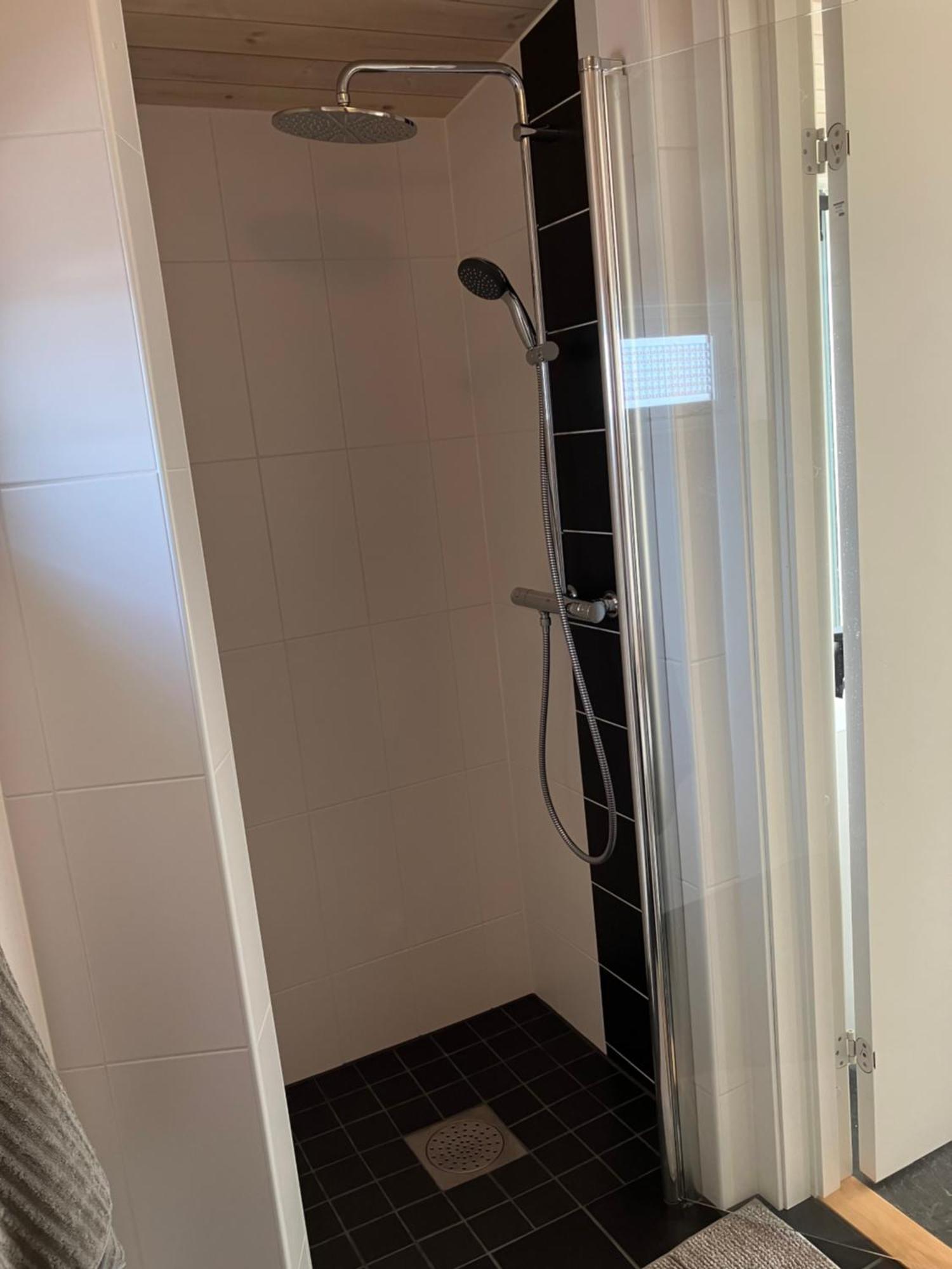 Eget Gaesthus I Vaestkustpaerlan Skaerhamn Vila Exterior foto